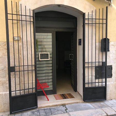 Guendalina Sweet Home - La Casetta Di Guendalina Trani Bagian luar foto